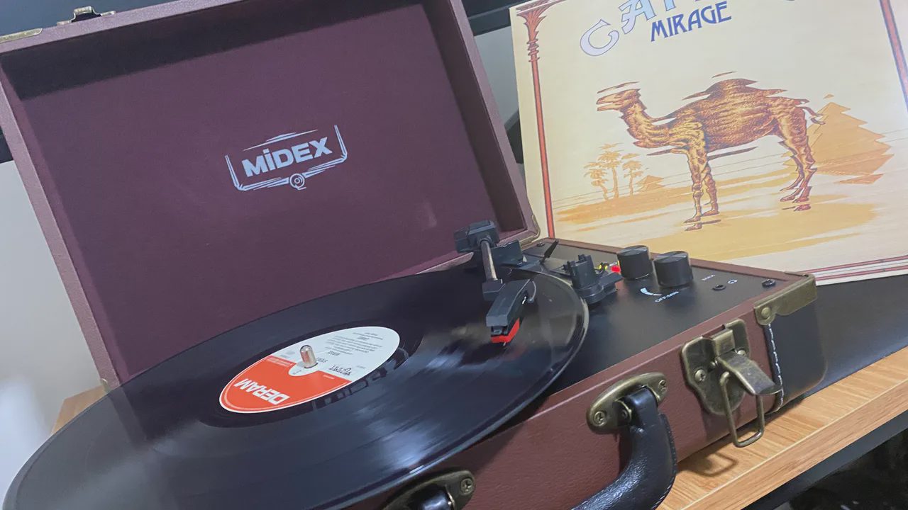 Rediscovering Music: My Journey Into Vinyl and Escaping the Digital Frenzy